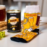 Pivní plechovka s kávovými ponožkami Soxoxeo