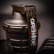 Variabilní šejkr s jedinečným designem Grenade 600 ml – různé druhy