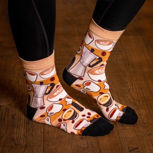 Lustige Kaffeesocken in einer stylischen Blechdose