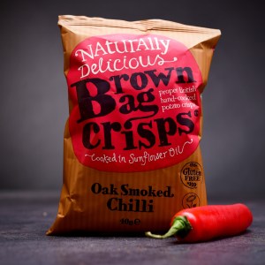 Knusprige, handgemachte Brown Bag Crisps mit einem Geschmack von geräuchertem Chili 40 g