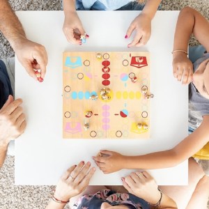 Einzigartiges Brettspiel aus Holz für Kinder