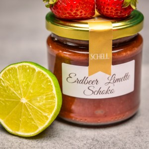 Luxuriöse Erdbeerkonfitüre mit Schokolade und Limette 200 g