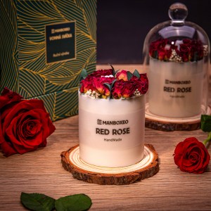 Handdekorierte Zierkerze mit elegantem Glasdeckel und intensivem Duft – Red Rose 220 g