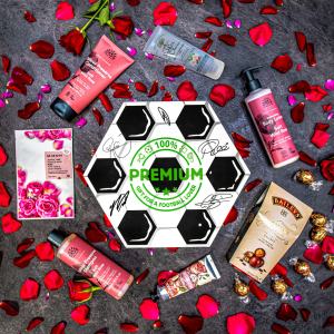 Surpriseboxeo-Geschenkset Fußball voller hochwertiger Kosmetik Rose und Mandelblüte