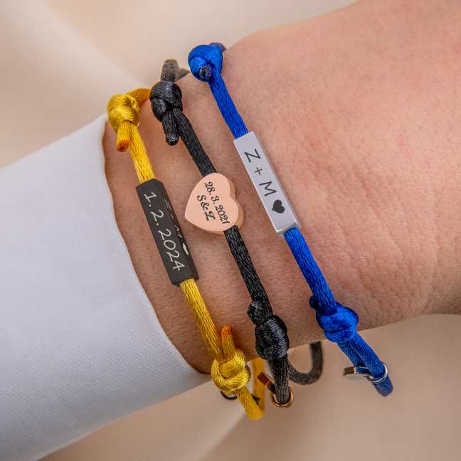 Armband mit Anhänger und eigenem Text